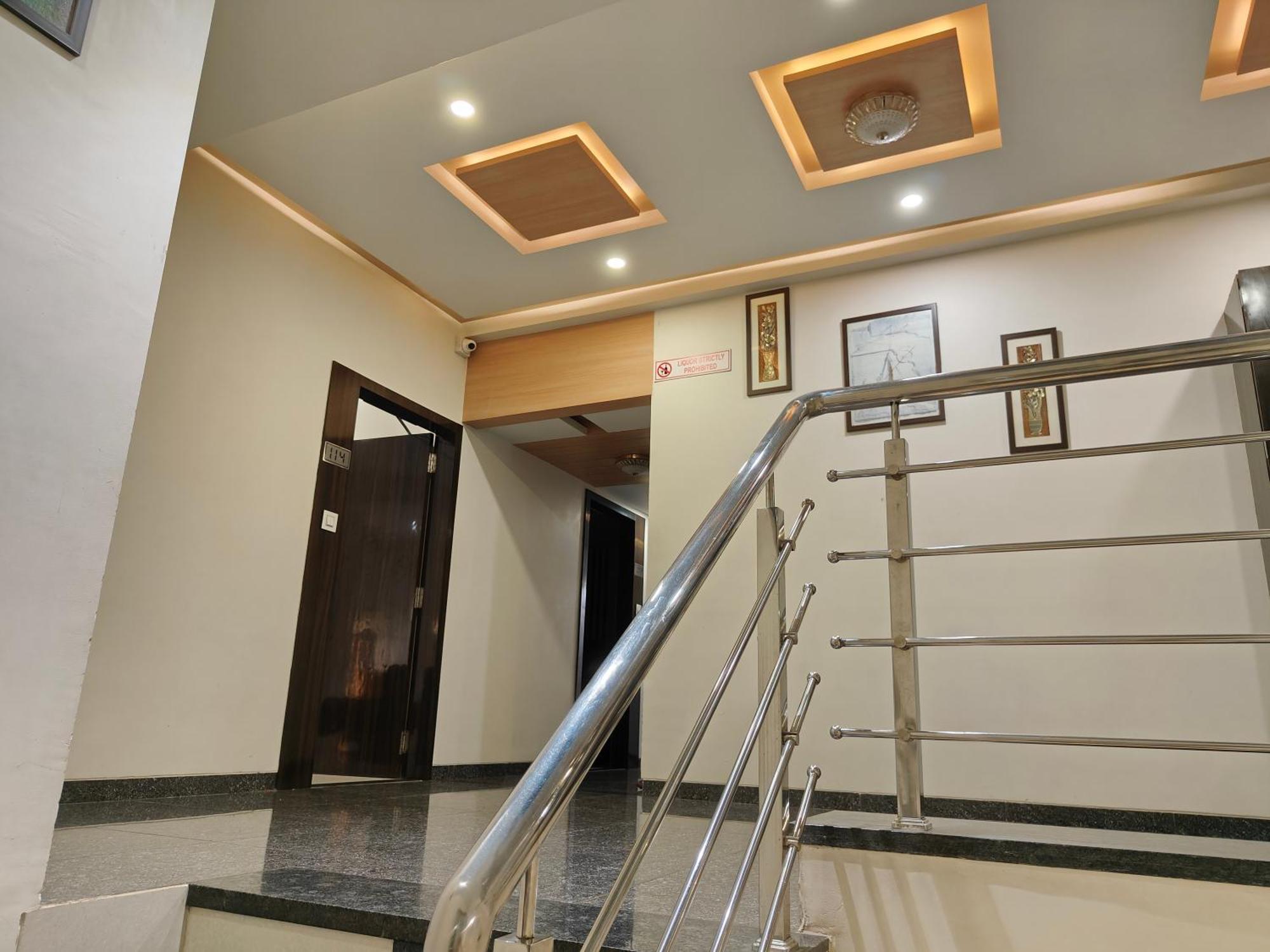 Hotel Sahyog & Rooms Surat Exterior foto